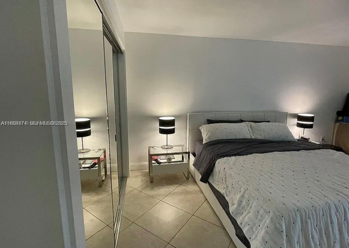 RIVER REACH CONDOMINIUM IV - Residential Lease