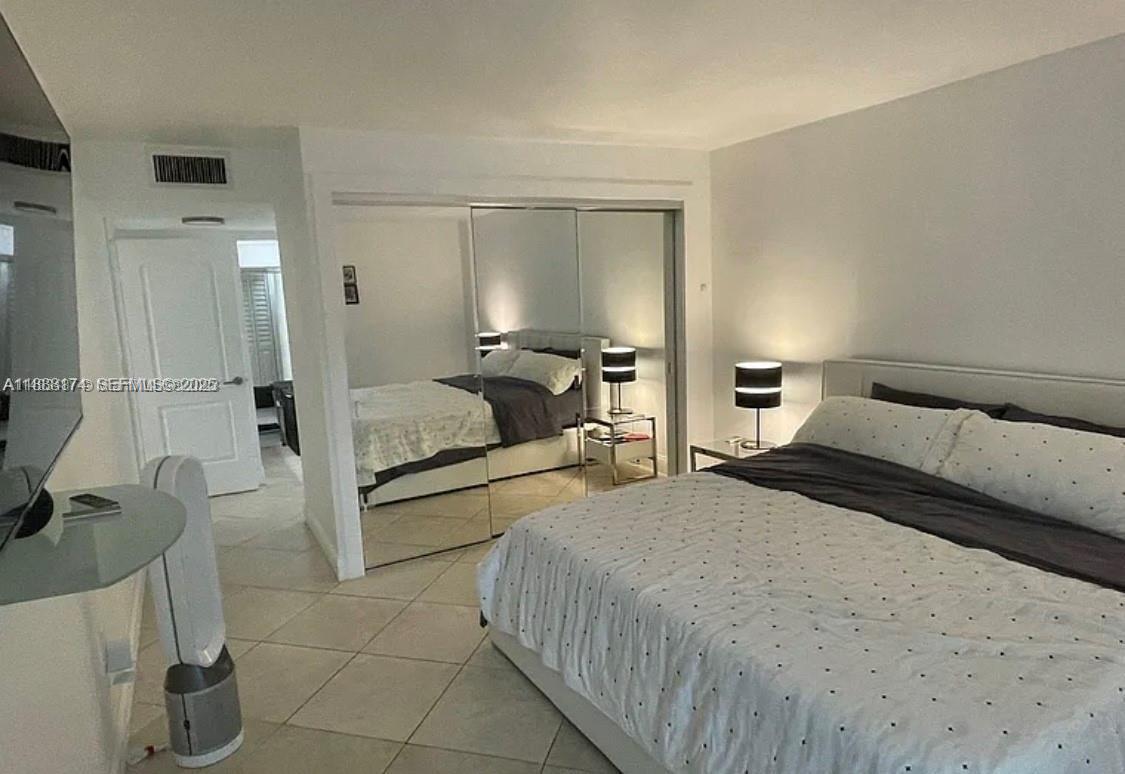 RIVER REACH CONDOMINIUM IV - Residential Lease