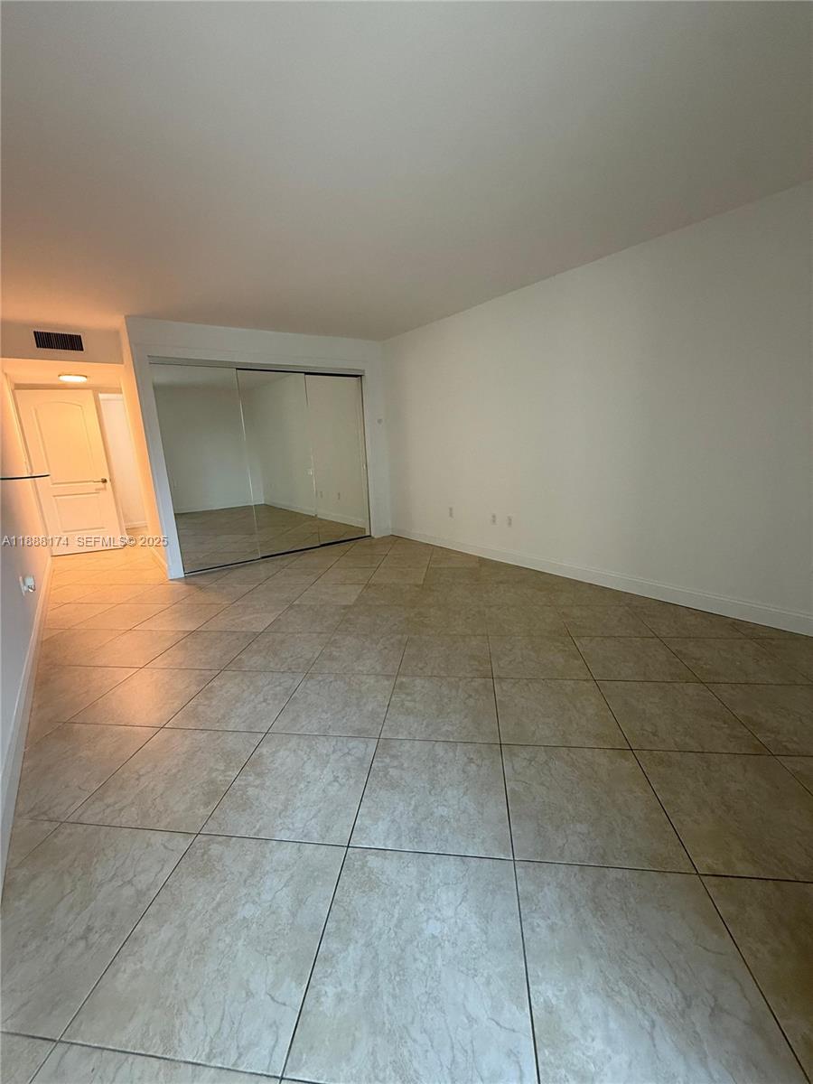 RIVER REACH CONDOMINIUM IV - Residential Lease