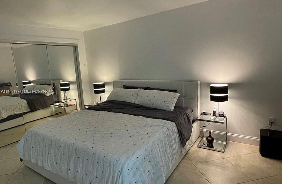 RIVER REACH CONDOMINIUM IV - Residential Lease