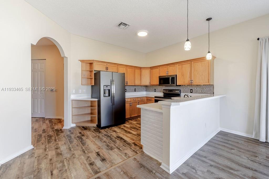 2536 Bella Vista Cir .