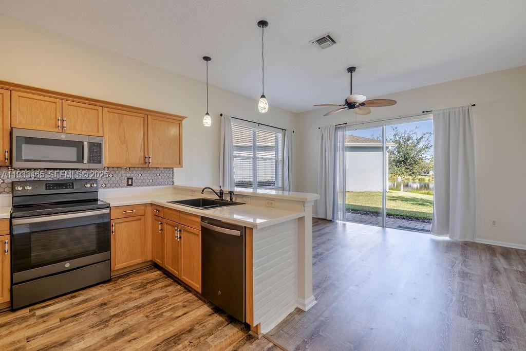 2536 Bella Vista Cir .