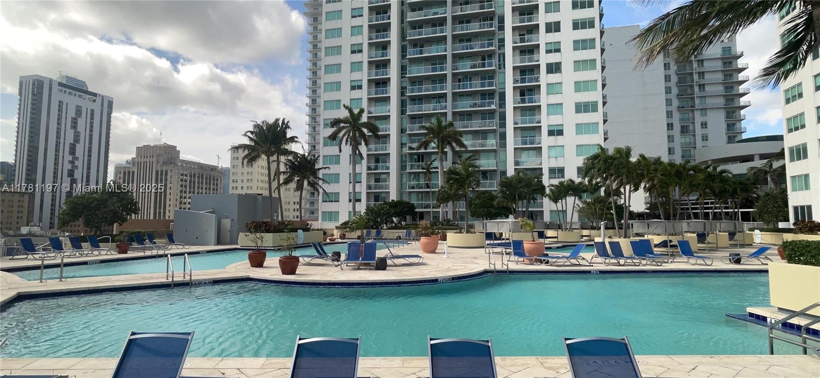 VIZCAYNE SOUTH CONDO - Residential