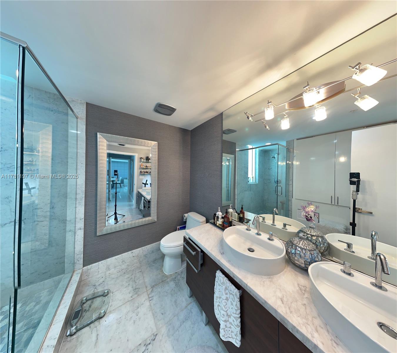 VIZCAYNE SOUTH CONDO - Residential