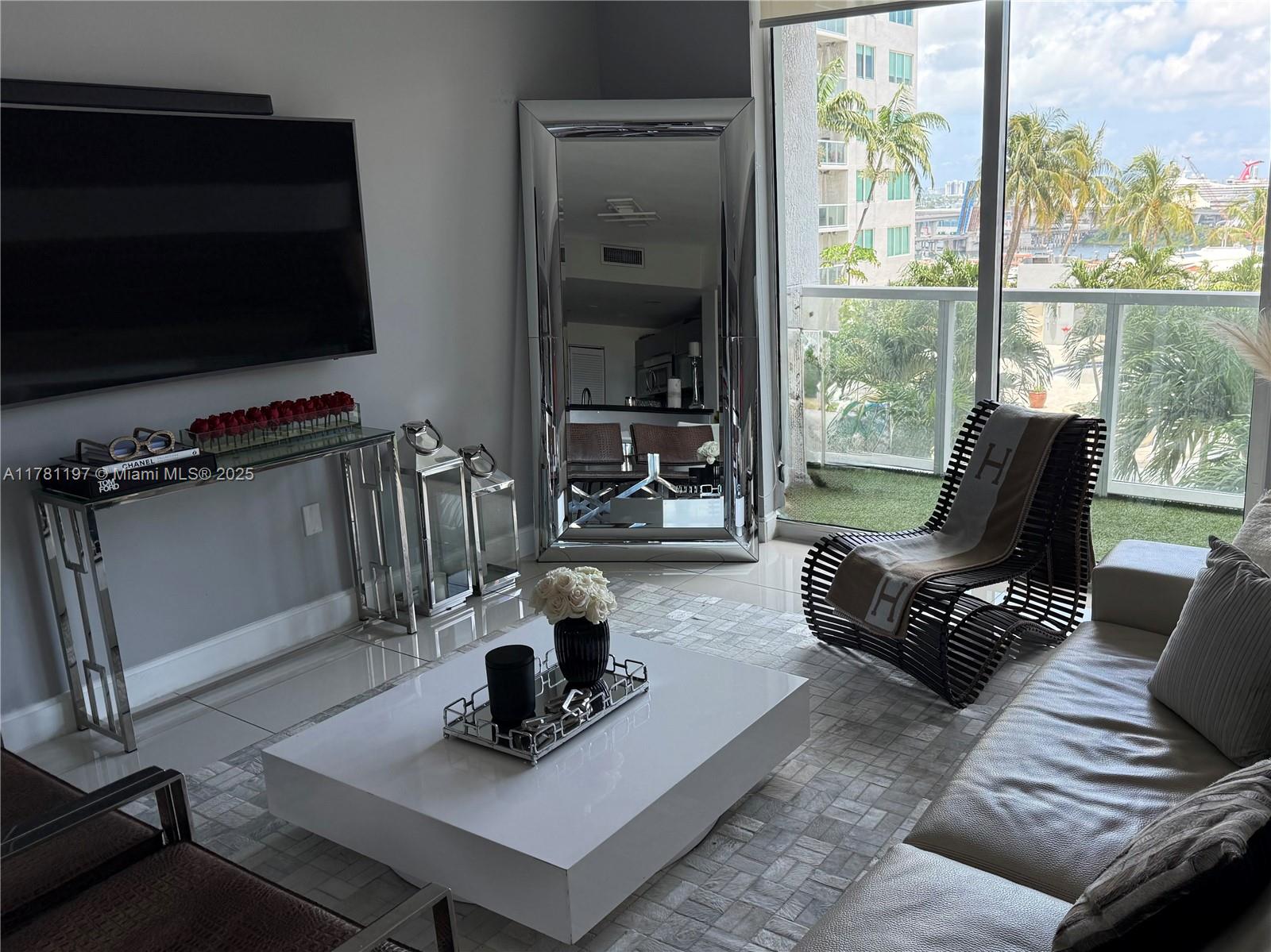 VIZCAYNE SOUTH CONDO - Residential