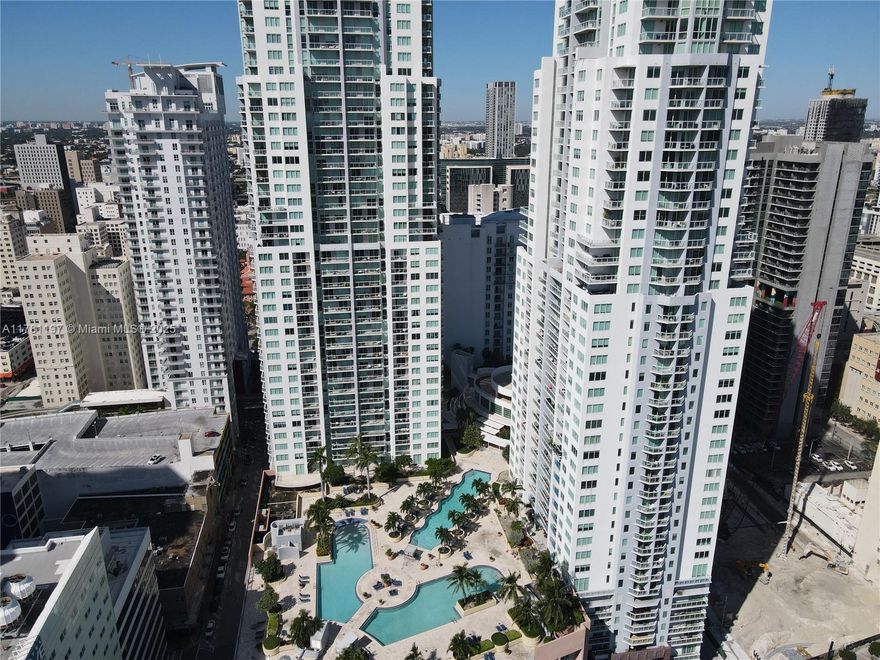 LOCATION, LOCATION !!!! ***
Stunning 2-Bedroom Condo at Viscayne South Tower with Direct Bay Views!
Experience the best of Downtown Miami living in this beautifully updated 2-bedroom, 2-bath unit with breathtaking views of the bay, resort-style pools, and social areas. Featuring elegant porcelain floors, a modern renovated kitchen, and a brand-new A/C unit, this apartment combines comfort and style.

Located directly across from Bayside Marketplace, Viscayne offers 5-star amenities including four resort-style pools, a state-of-the-art three-level gym, spa, business center, and 24/7 security.

Perfect as a primary residence or investment property. Live the lifestyle you deserve!