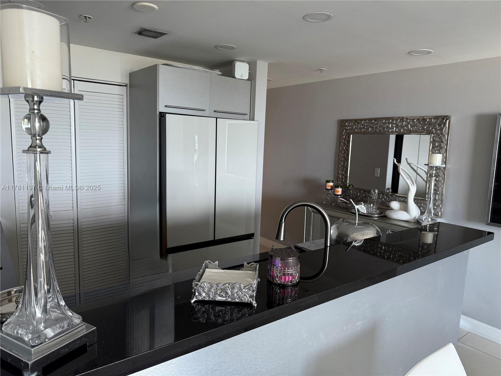 VIZCAYNE SOUTH CONDO - Residential