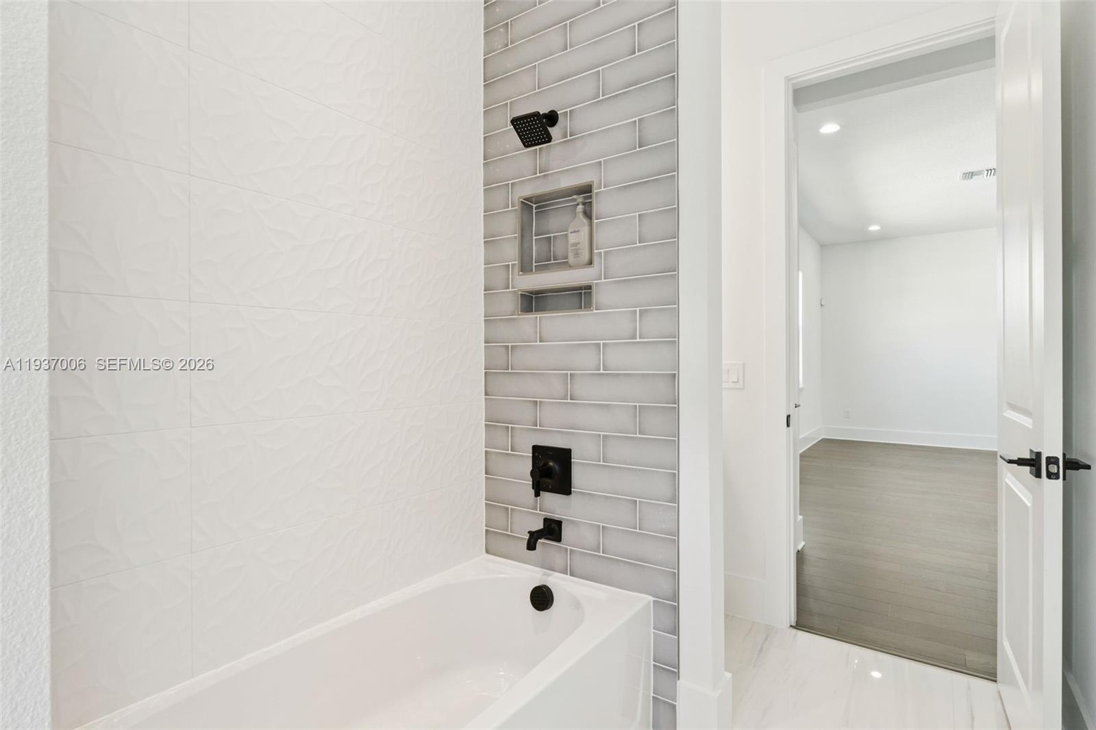 LAUREL POINTE PHASE 3 - Residential