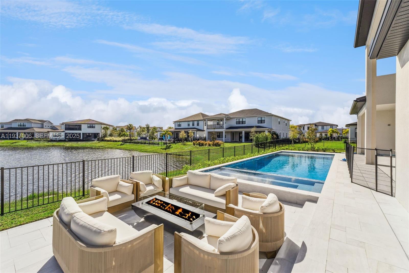 LAUREL POINTE PHASE 3 - Residential