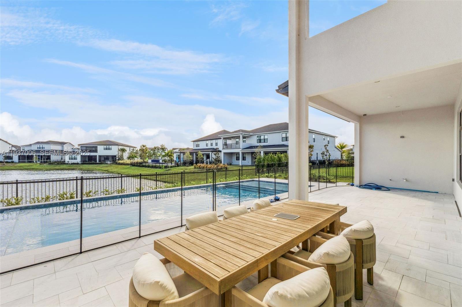 LAUREL POINTE PHASE 3 - Residential