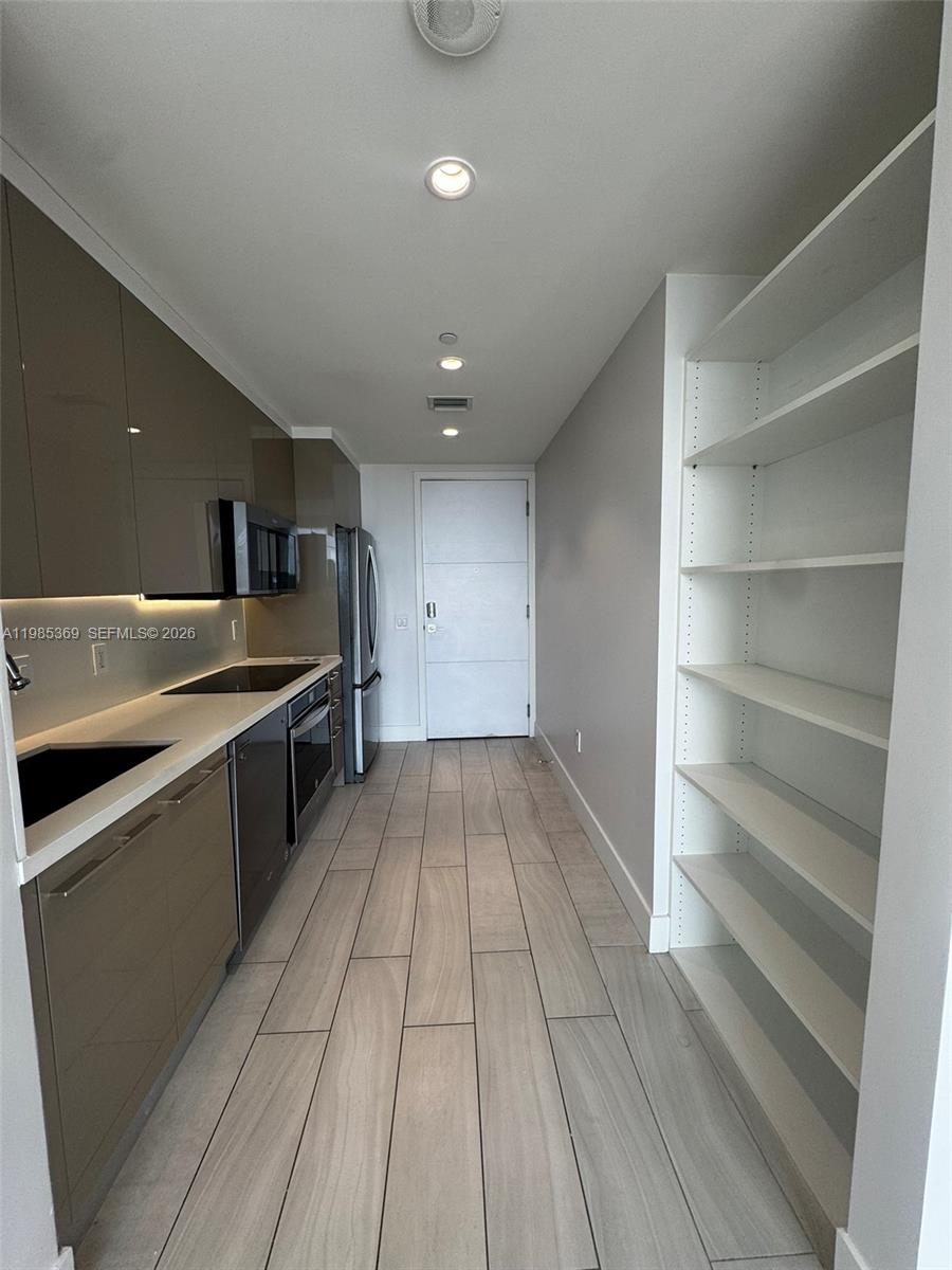 METROPICA NORTH TOWER ONE - Residential