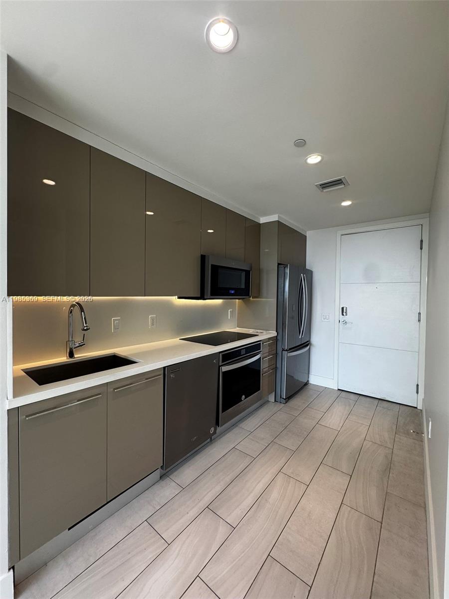 METROPICA NORTH TOWER ONE - Residential