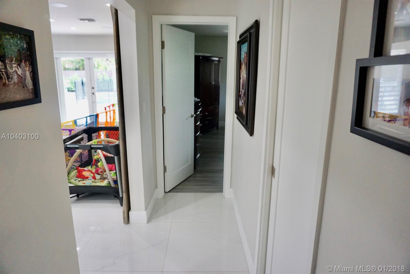 MIAMI LAKES SEC 4 - Residential