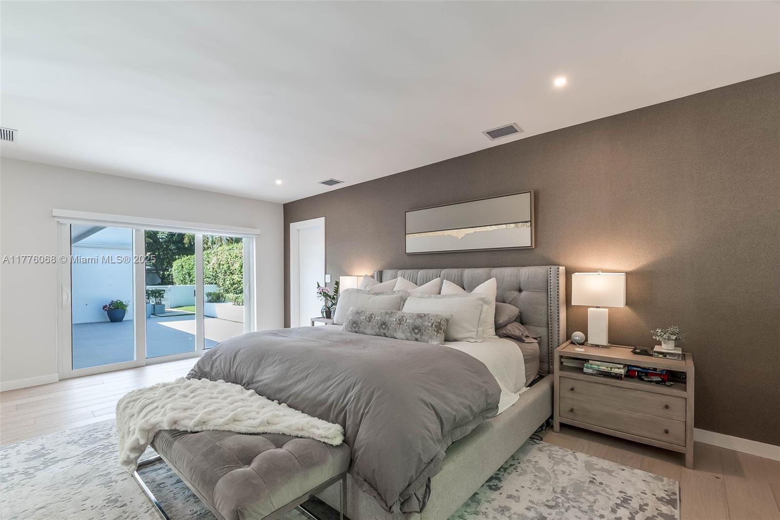 CORAL GABLES RIVIERA SEC - Residential