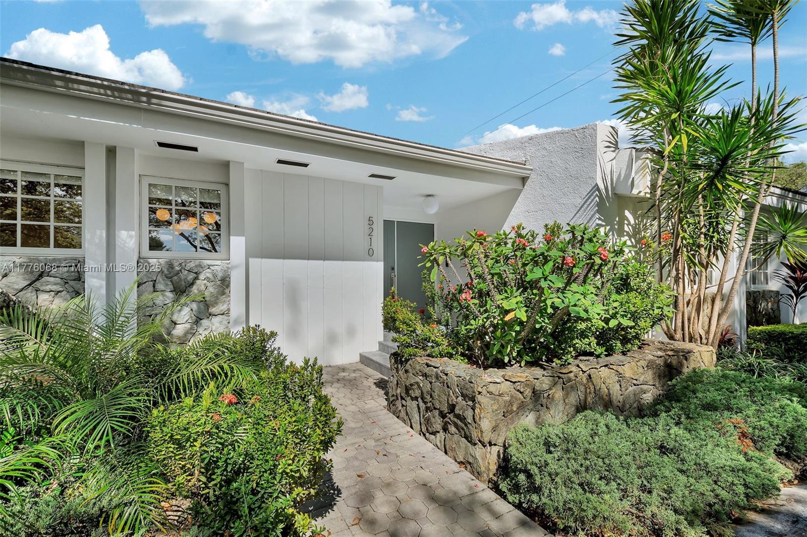 5210 Alhambra Cir