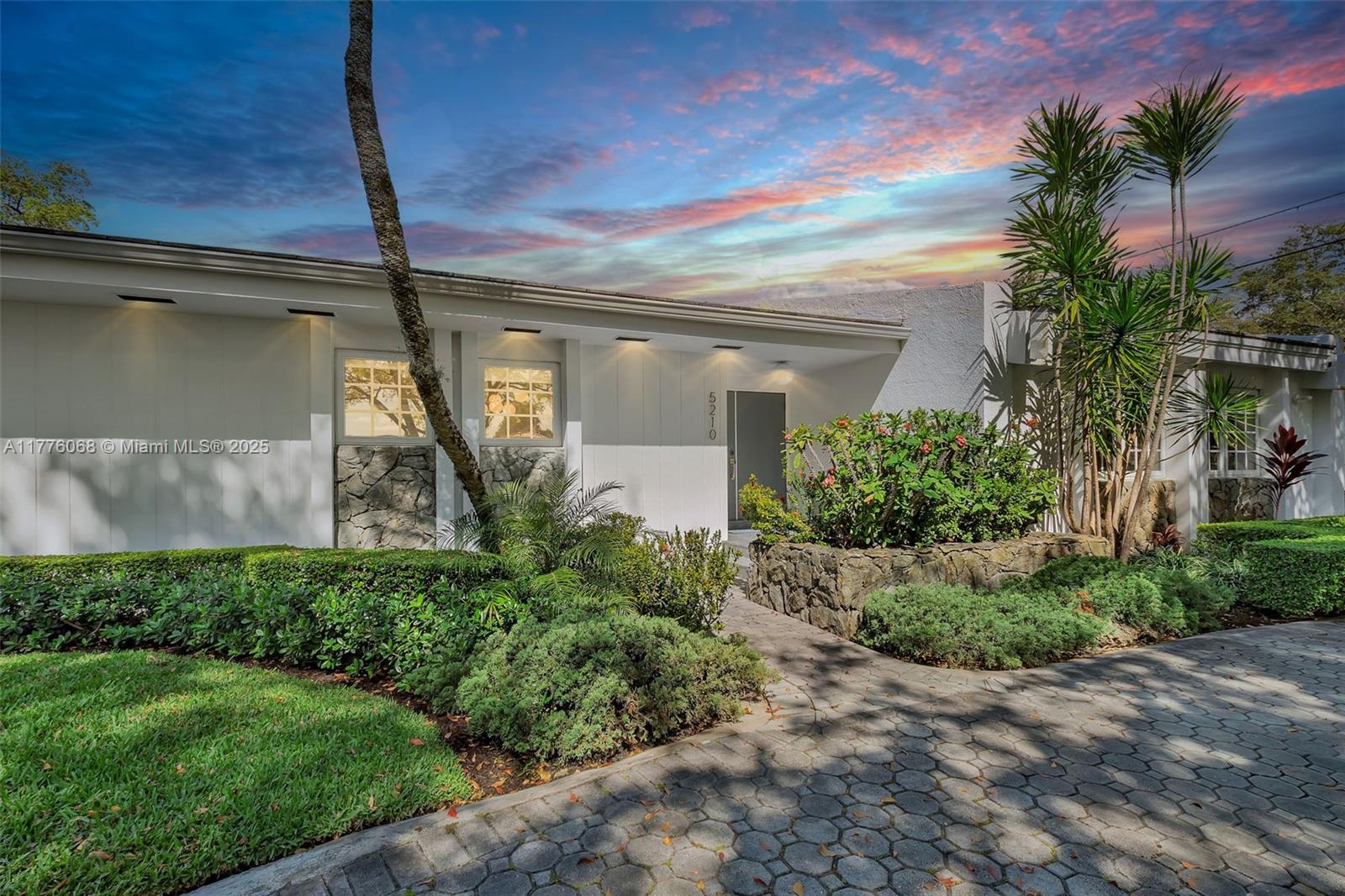 5210 Alhambra Cir