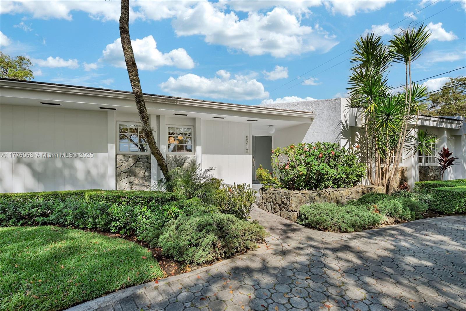 5210 Alhambra Cir