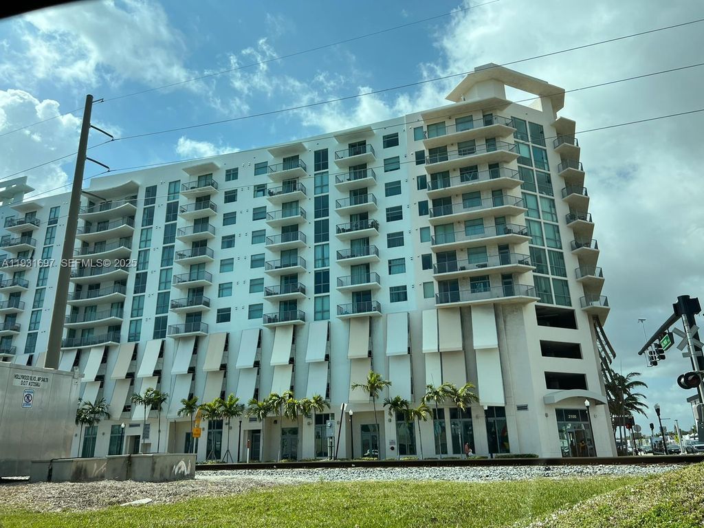 Photo of 140 S Dixie Hwy #507, Hollywood, FL 33020 (MLS # A11931697)