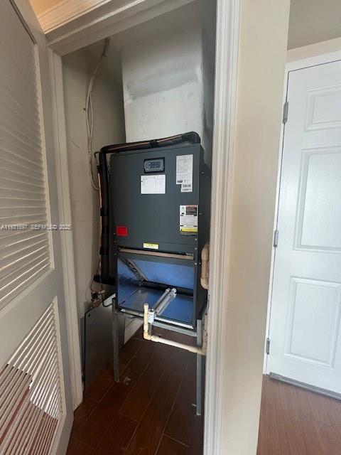 HOLLYWOOD STATION RES CON - Residential