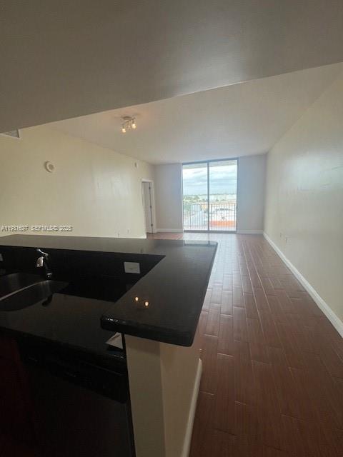 HOLLYWOOD STATION RES CON - Residential