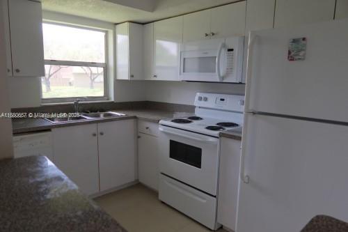 LAUDERHILL MANOR - Residential Lease