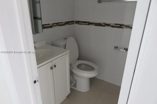 LAUDERHILL MANOR - Residential Lease