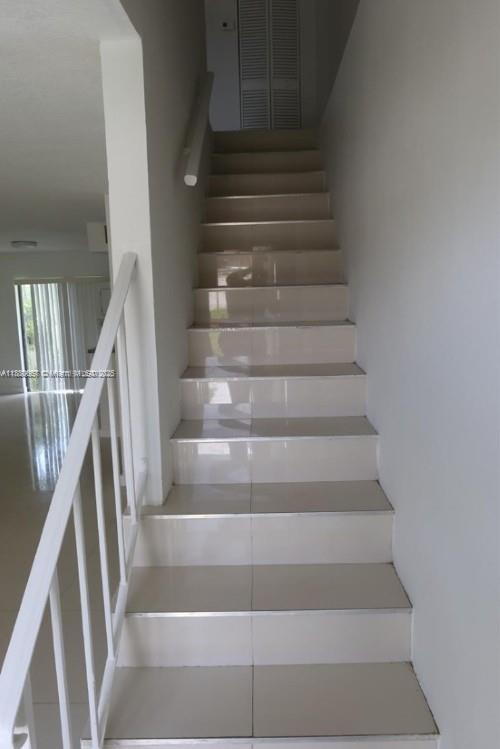 LAUDERHILL MANOR - Residential Lease