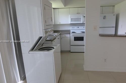 LAUDERHILL MANOR - Residential Lease