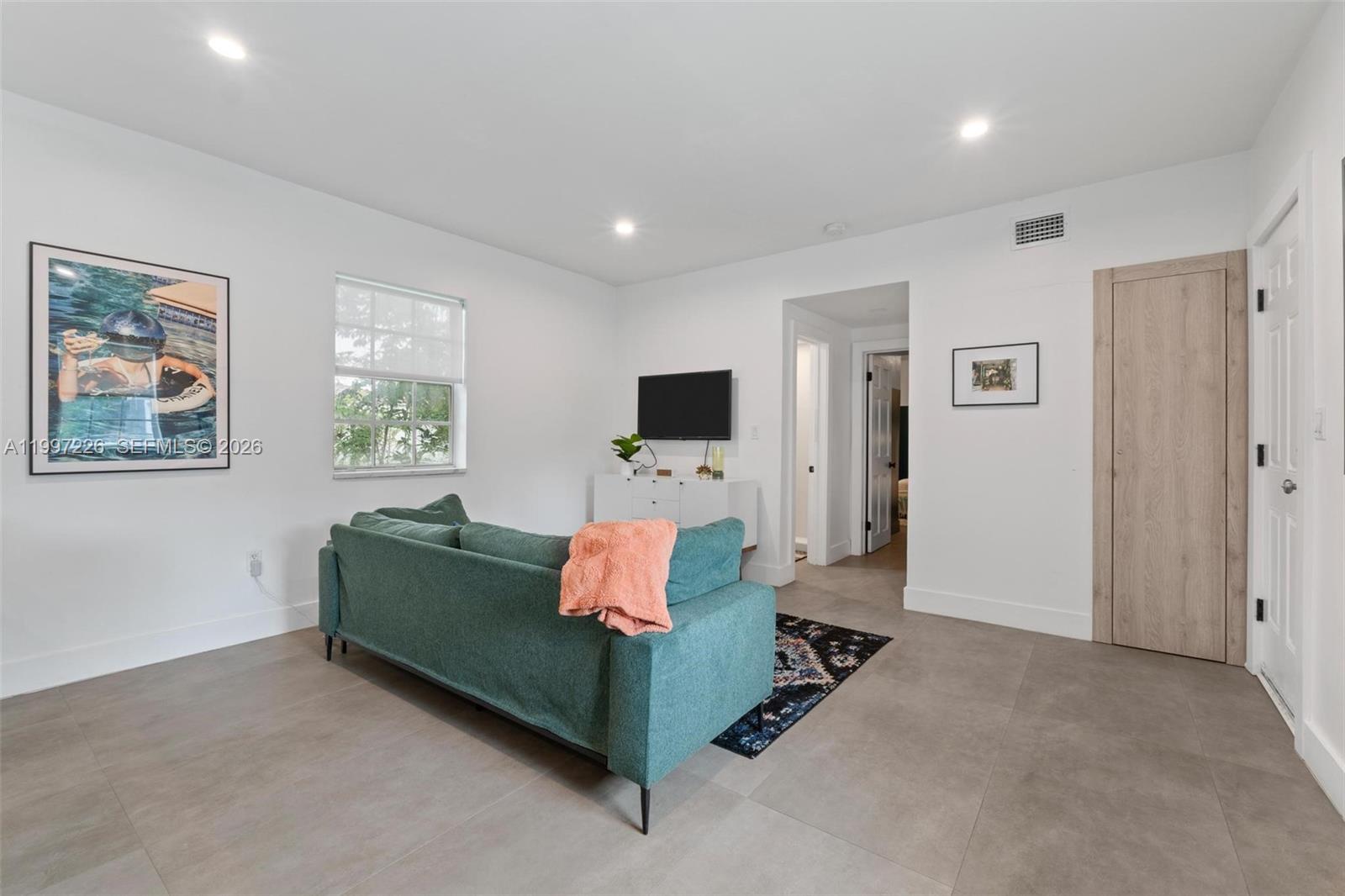 THE SQUARE AT 62ND ST COND - Residential