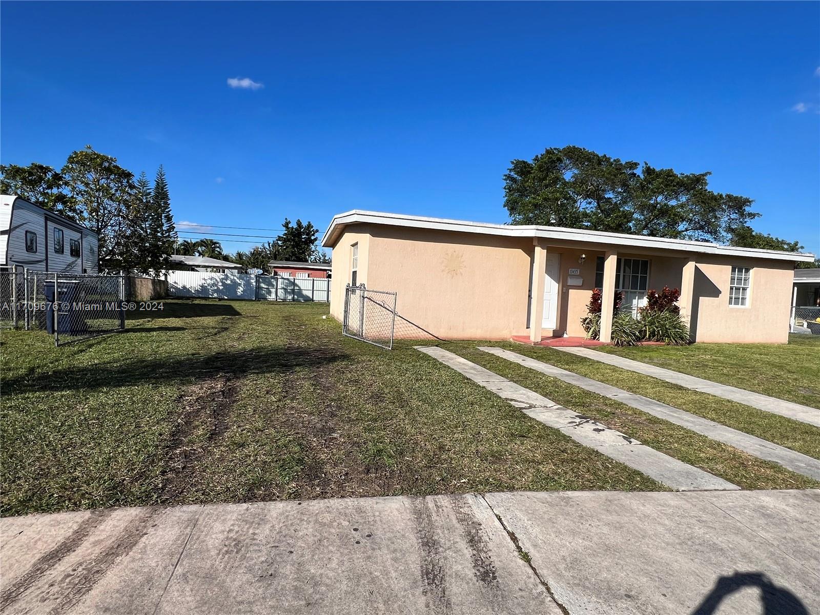 11435 Sw 51st St, Miami, Broward County, Florida - 3 Bedrooms  
2 Bathrooms - 