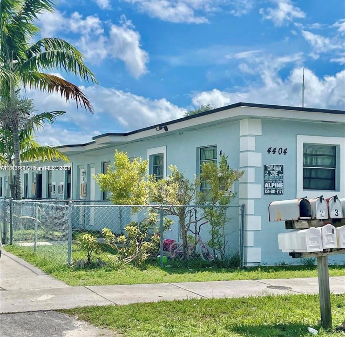 Rental Property at 4404 Sw 22nd St 5, West Park, Broward County, Florida - Bedrooms: 1 
Bathrooms: 1  - $1,300 MO.