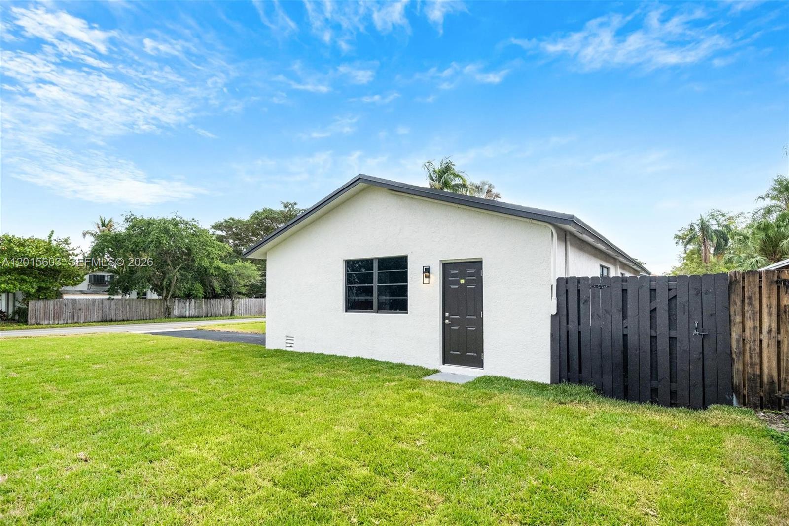 HOLLYWOOD ISLES ADD - Residential