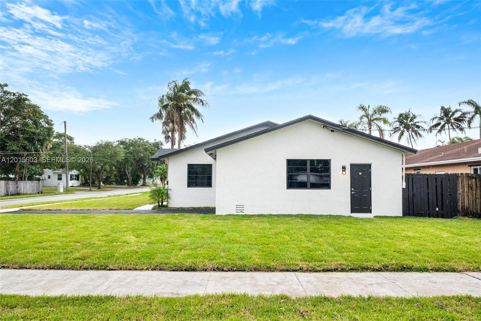 HOLLYWOOD ISLES ADD - Residential