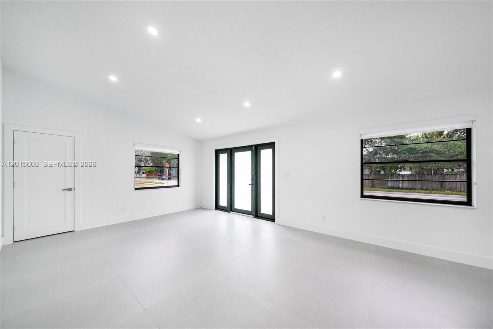 HOLLYWOOD ISLES ADD - Residential