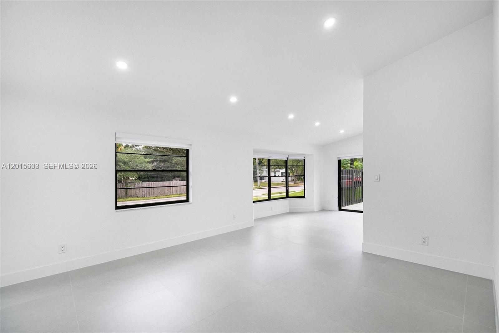 HOLLYWOOD ISLES ADD - Residential