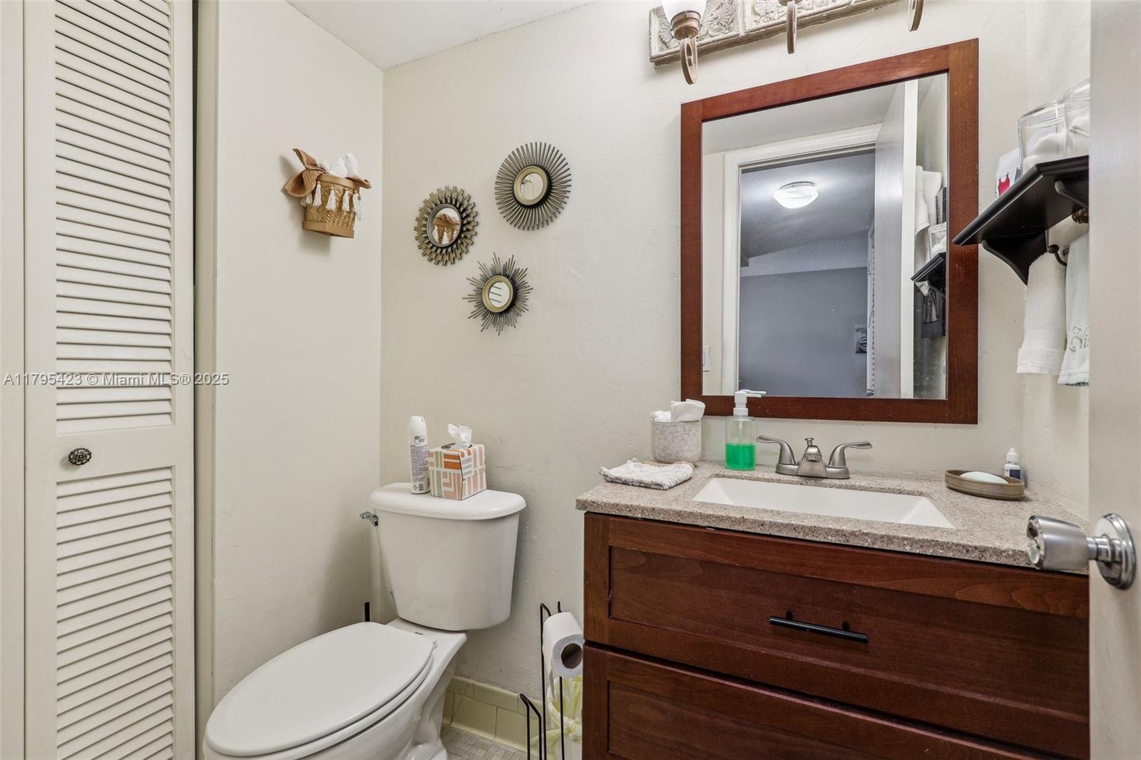 VILLAGE ROYALE CONDO 7 - Residential