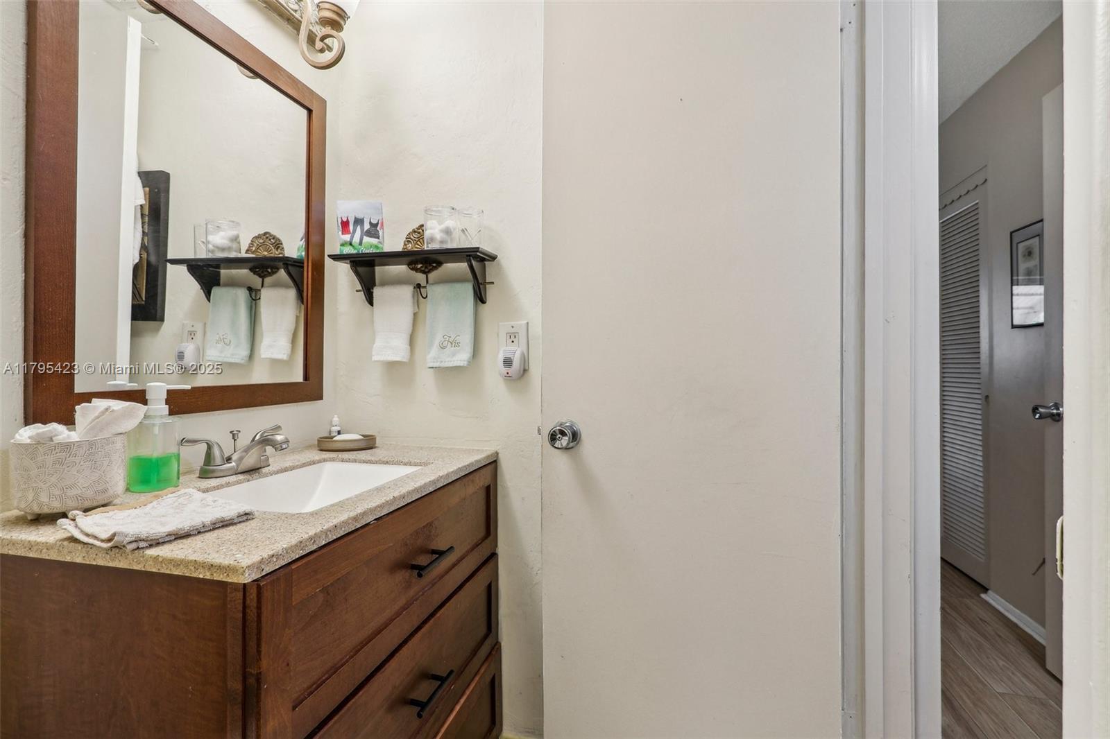 VILLAGE ROYALE CONDO 7 - Residential