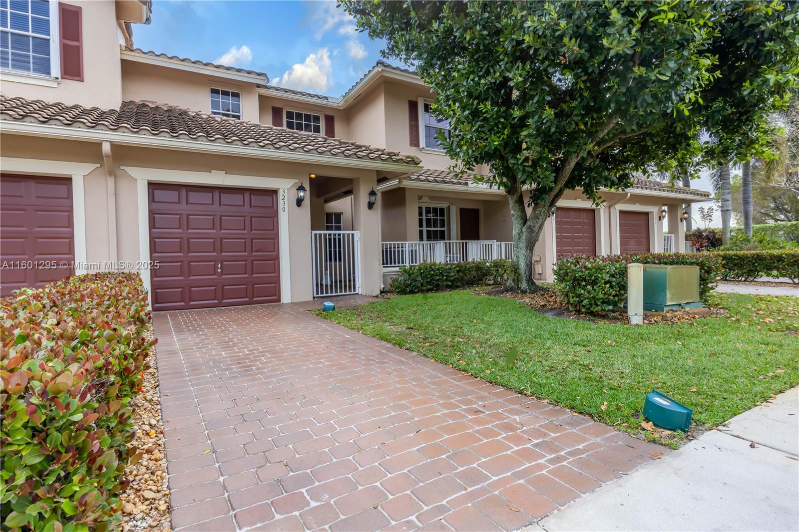 Property for Sale at 3230 Fairway Cir 15, Davie, Broward County, Florida - Bedrooms: 3 
Bathrooms: 3  - $534,000