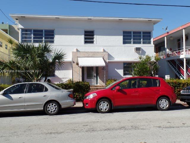 Renovated studio in great location. Wood floors, new European White Cabinets, gas stove & new fridge. Walk to Beach, Publix, shopping. Around the corner is O Cinema. Down the block are Bike rentals.