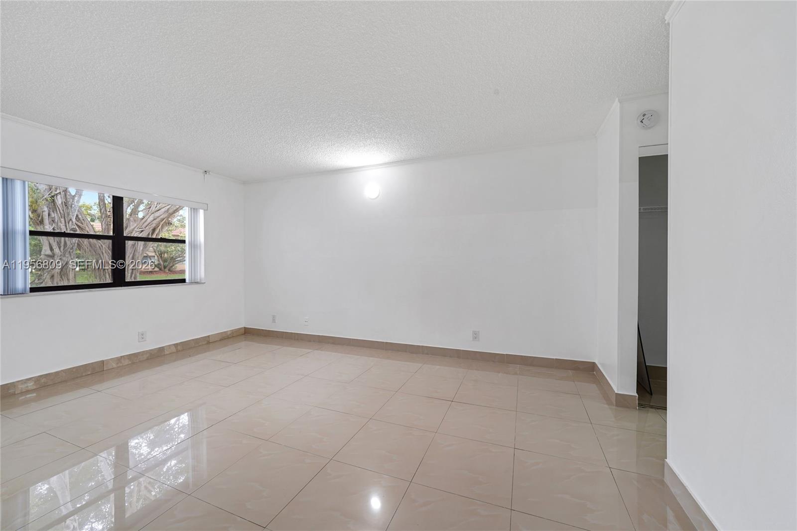 BUILDING SIX OF RACQUET C - Residential