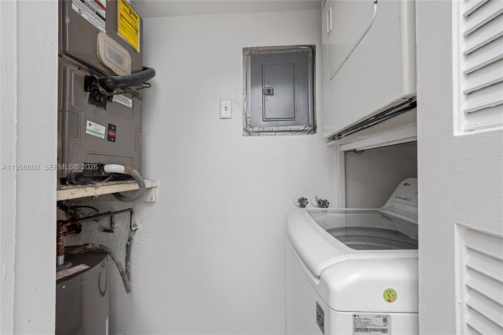 BUILDING SIX OF RACQUET C - Residential