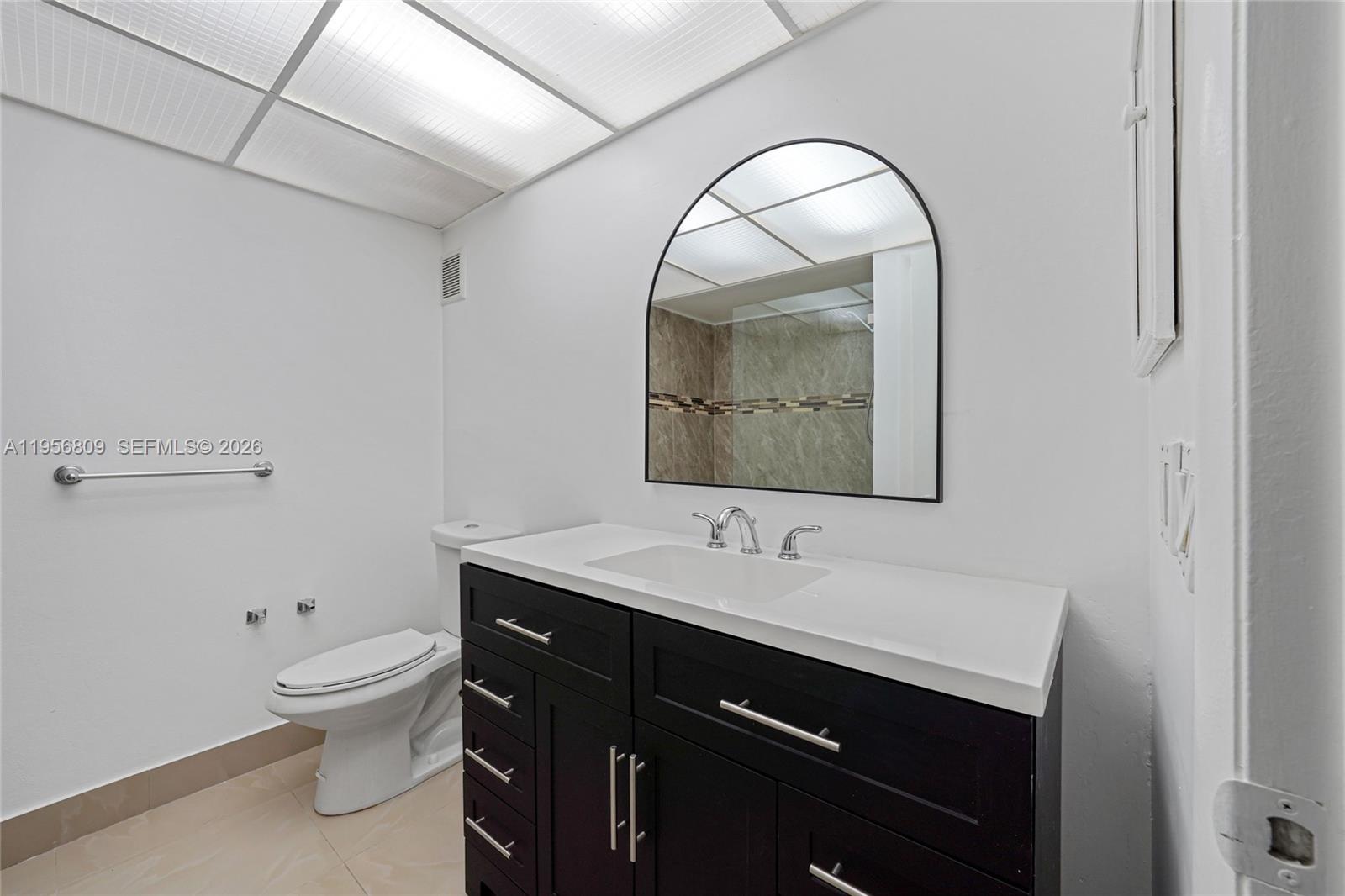 BUILDING SIX OF RACQUET C - Residential