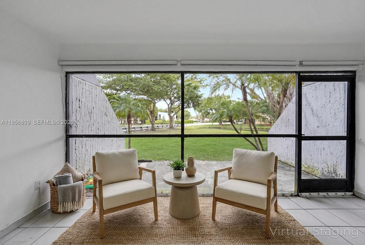 BUILDING SIX OF RACQUET C - Residential