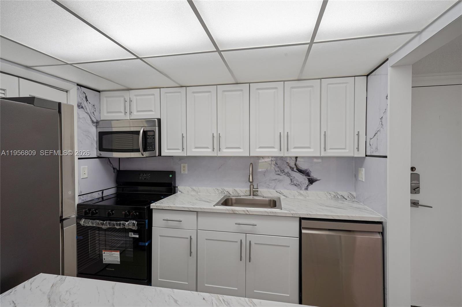 BUILDING SIX OF RACQUET C - Residential