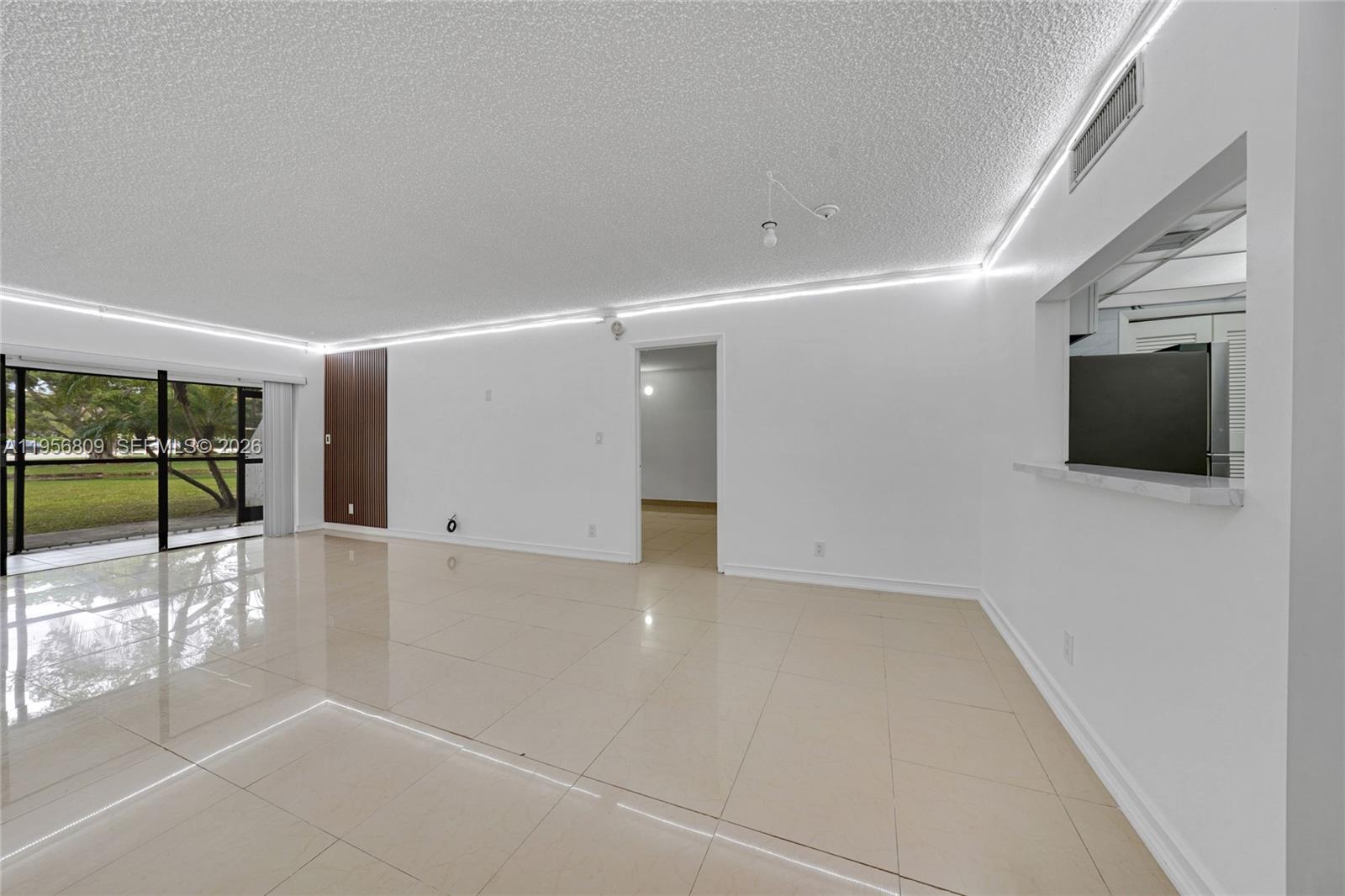 BUILDING SIX OF RACQUET C - Residential