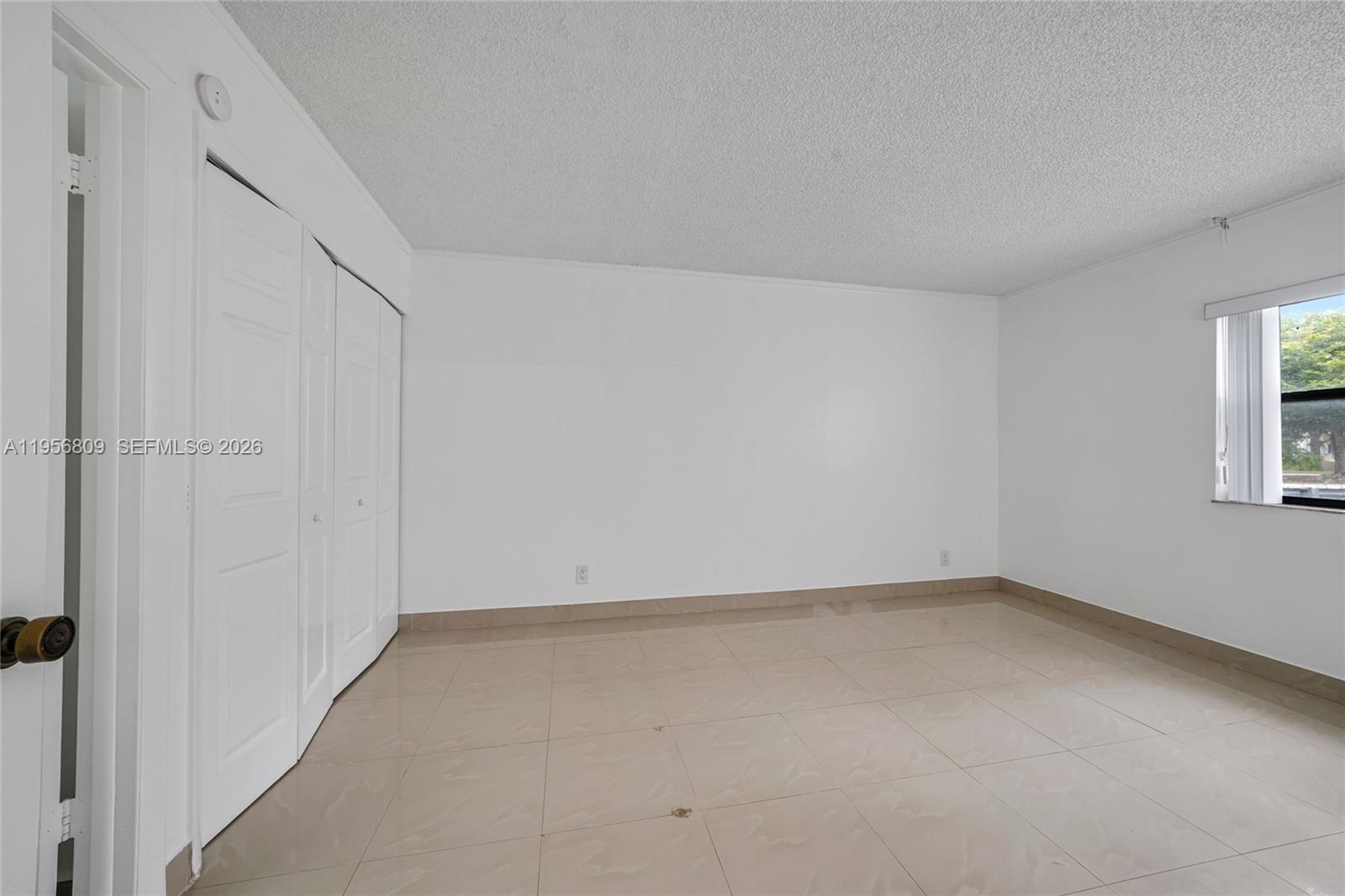 BUILDING SIX OF RACQUET C - Residential