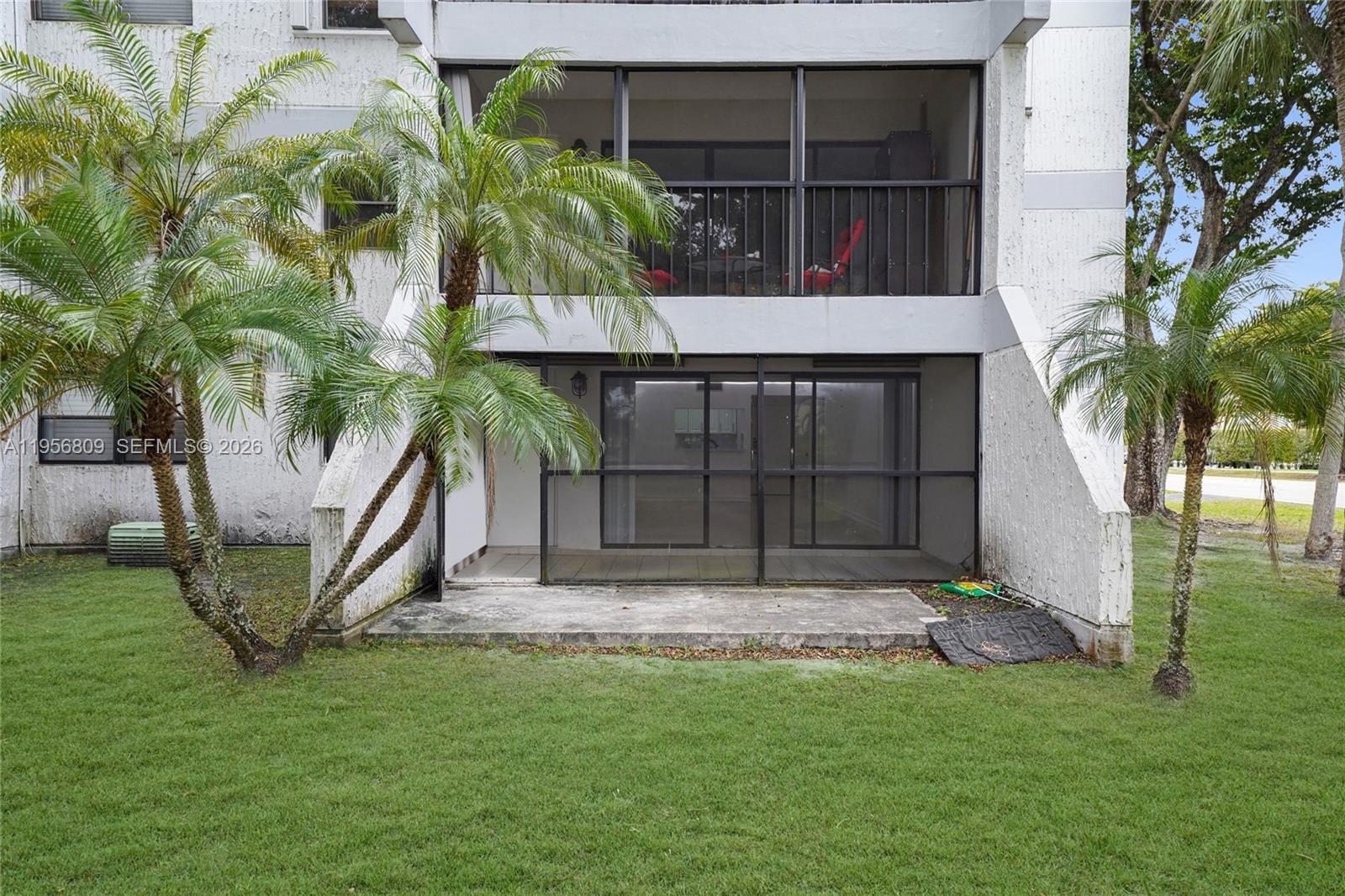 BUILDING SIX OF RACQUET C - Residential