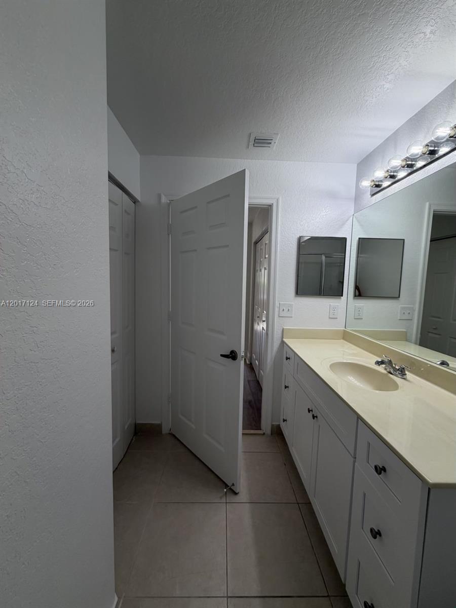 VILLAS OF PALOMINO CONDO - Residential Lease