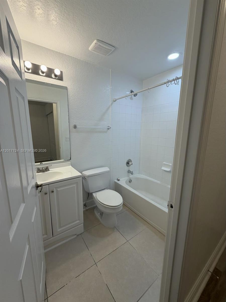 VILLAS OF PALOMINO CONDO - Residential Lease