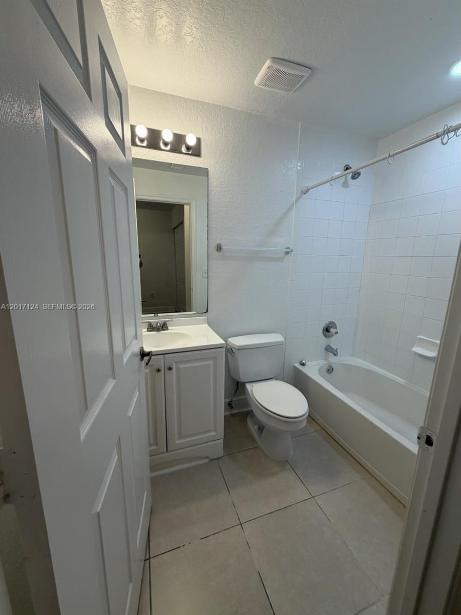 VILLAS OF PALOMINO CONDO - Residential Lease